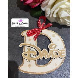 Iniziale in legno "D" con...