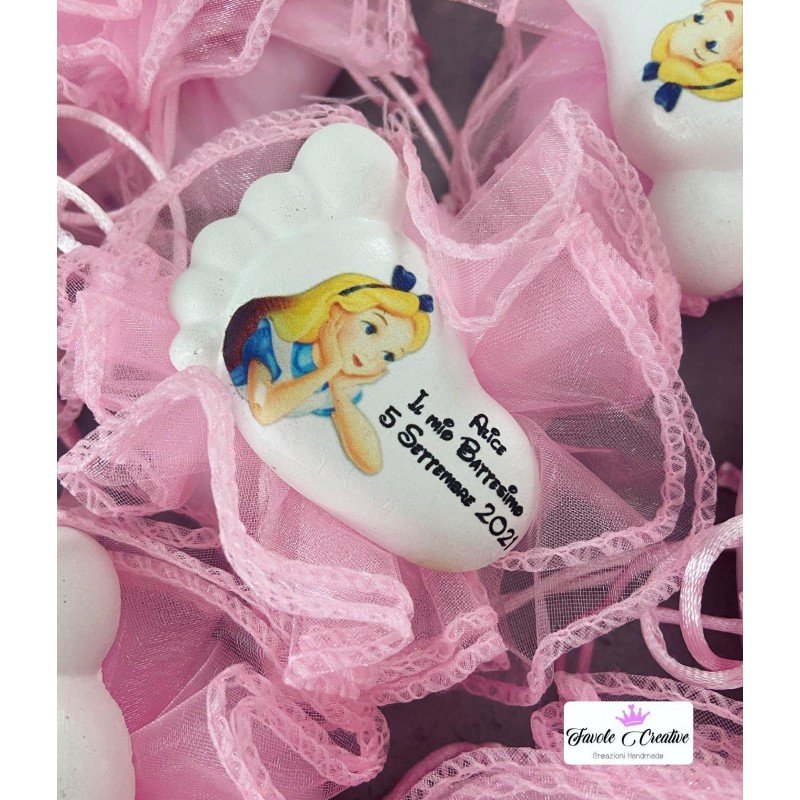Sacchetto in Tulle Rosa con Gessetto Profumato Personalizzato – Tema Alice nel Paese delle Meraviglie Sacchetto in Tulle Rosa con Gessetto Profumato Personalizzato – Tema Alice nel Paese delle Meraviglie