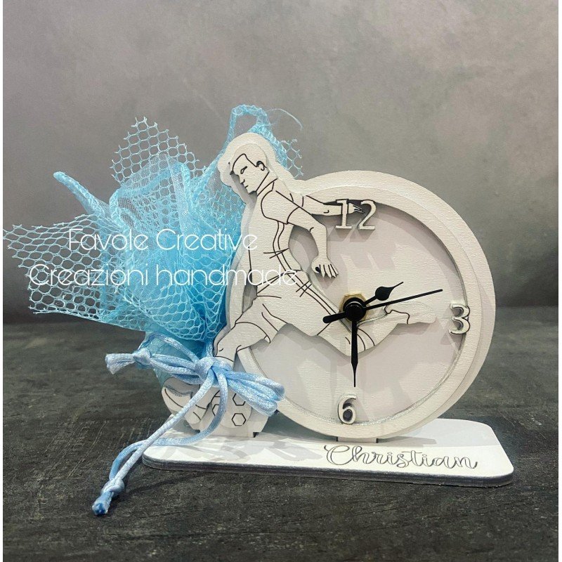 OROLOGIO in legno MODELLO CALCIATORE CON SACCHETTO E CONFETTI OROLOGIO in legno MODELLO CALCIATORE CON SACCHETTO E CONFETTI