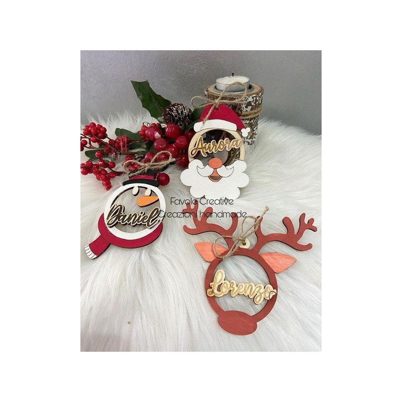 Palline in legno con nome babbo natale renna e pupazzo di neve Palline in legno con nome babbo natale renna e pupazzo di neve