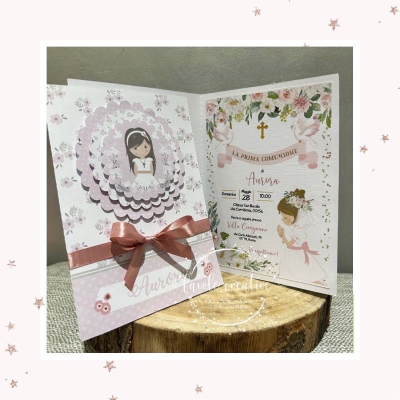 Invito Prima Comunione Bambina con Fiocco Rosa Antico e Grafica Floreale Personalizzata Invito Prima Comunione Bambina con Fiocco Rosa Antico e Grafica Floreale Personalizzata