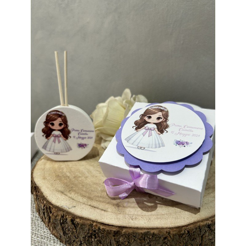 Bomboniera Prima Comunione Bimba con Scatolina Personalizzata | Profumatore Rotondo 6,5 cm Bomboniera Prima Comunione Bimba con Scatolina Personalizzata | Profumatore Rotondo 6,5 cm