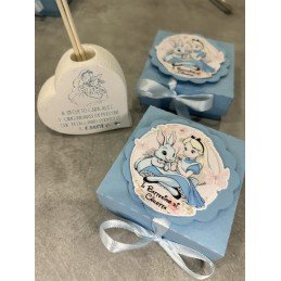 Scatolina Alice nel Paese delle Meraviglie Celeste con Profumatore a Cuore – Bomboniera Personalizzata