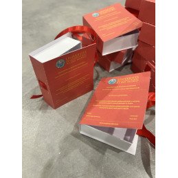 Scatoletta Laurea Libro con Frontespizio Personalizzato | Base Bianca, Copertina Rossa, Scritta Gialla