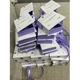 Scatoletta Laurea Libro con Frontespizio Personalizzato | Base Bianca, Copertina Rossa, Scritta Gialla