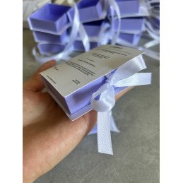 Scatoletta Laurea Libro con Frontespizio Personalizzato | Base Lilla, Copertina Bianca, Fiocco Bianco