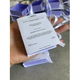 Scatoletta Laurea Libro con Frontespizio Personalizzato | Base Lilla, Copertina Bianca, Fiocco Bianco