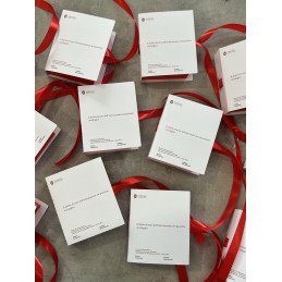 Scatoletta Laurea Libro con Frontespizio Personalizzato | Base Rossa, Copertina Bianca, Scritta Rossa