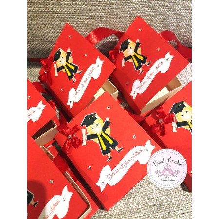 Scatolina Libro Laurea Portaconfetti Personalizzata con Personaggio e Targhetta