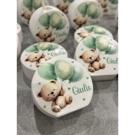 Profumatore personalizzato orsetto verde – Bomboniera artigianale con nome e bastoncini