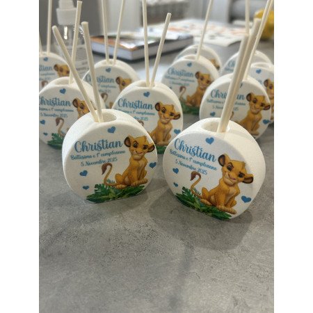 Profumatore Personalizzato Simba per Battesimo e Compleanno – Bomboniera Artigianale 6,5 cm | Favole Creative