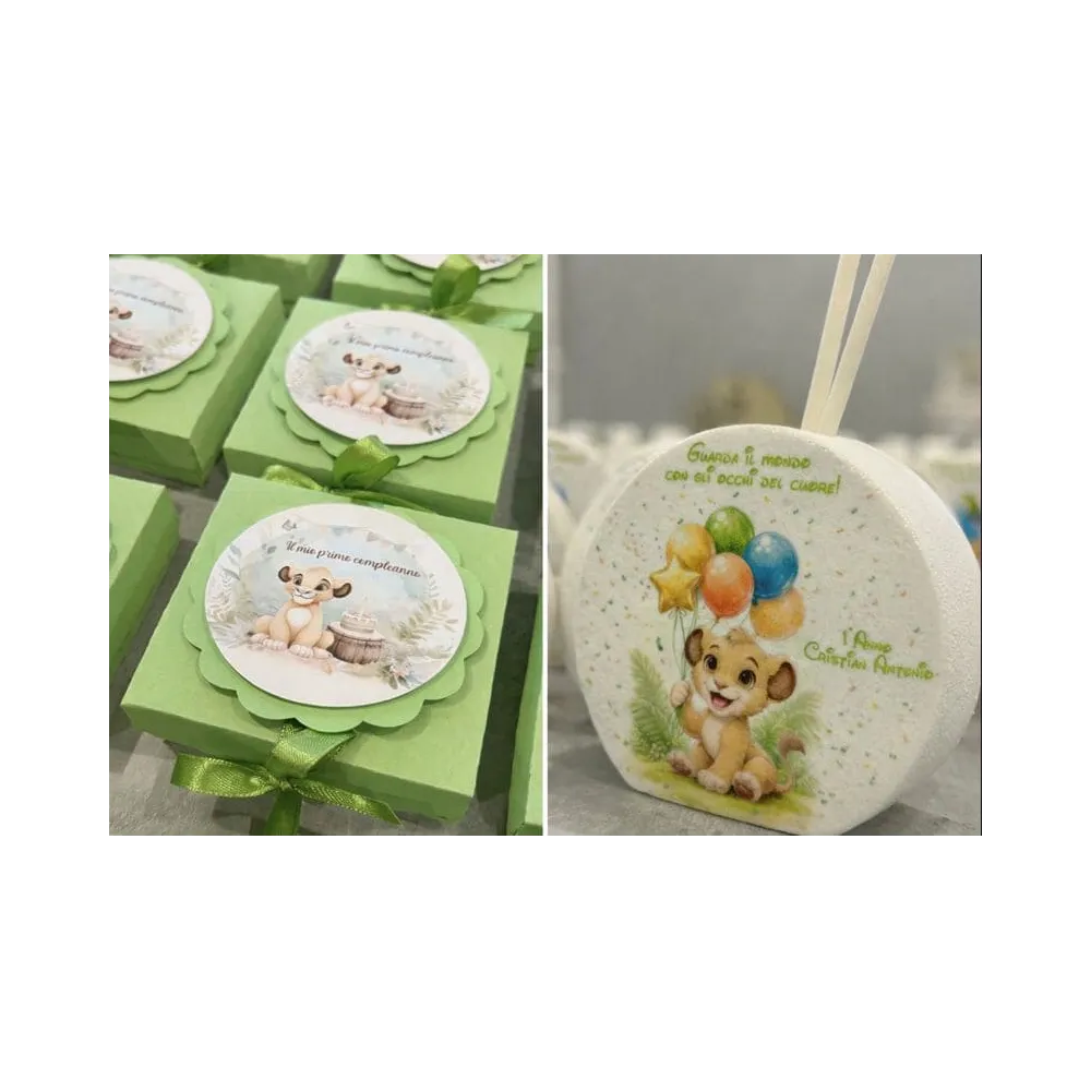 Bomboniera Profumatore Tema Simba Verde Mela – Primo Compleanno Personalizzata
