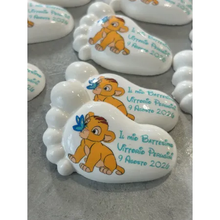 Bomboniera Battesimo Simba Personalizzata – Piedino in Gesso Profumato con Tulle Celeste