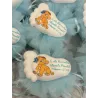 Bomboniera Battesimo Simba Personalizzata – Piedino in Gesso Profumato con Tulle Celeste