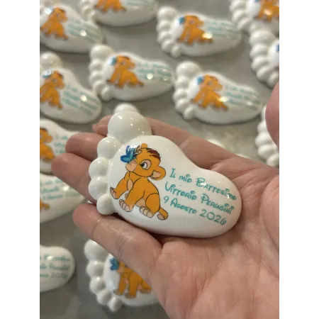 Bomboniera Battesimo Simba Personalizzata – Piedino in Gesso Profumato con Tulle Celeste