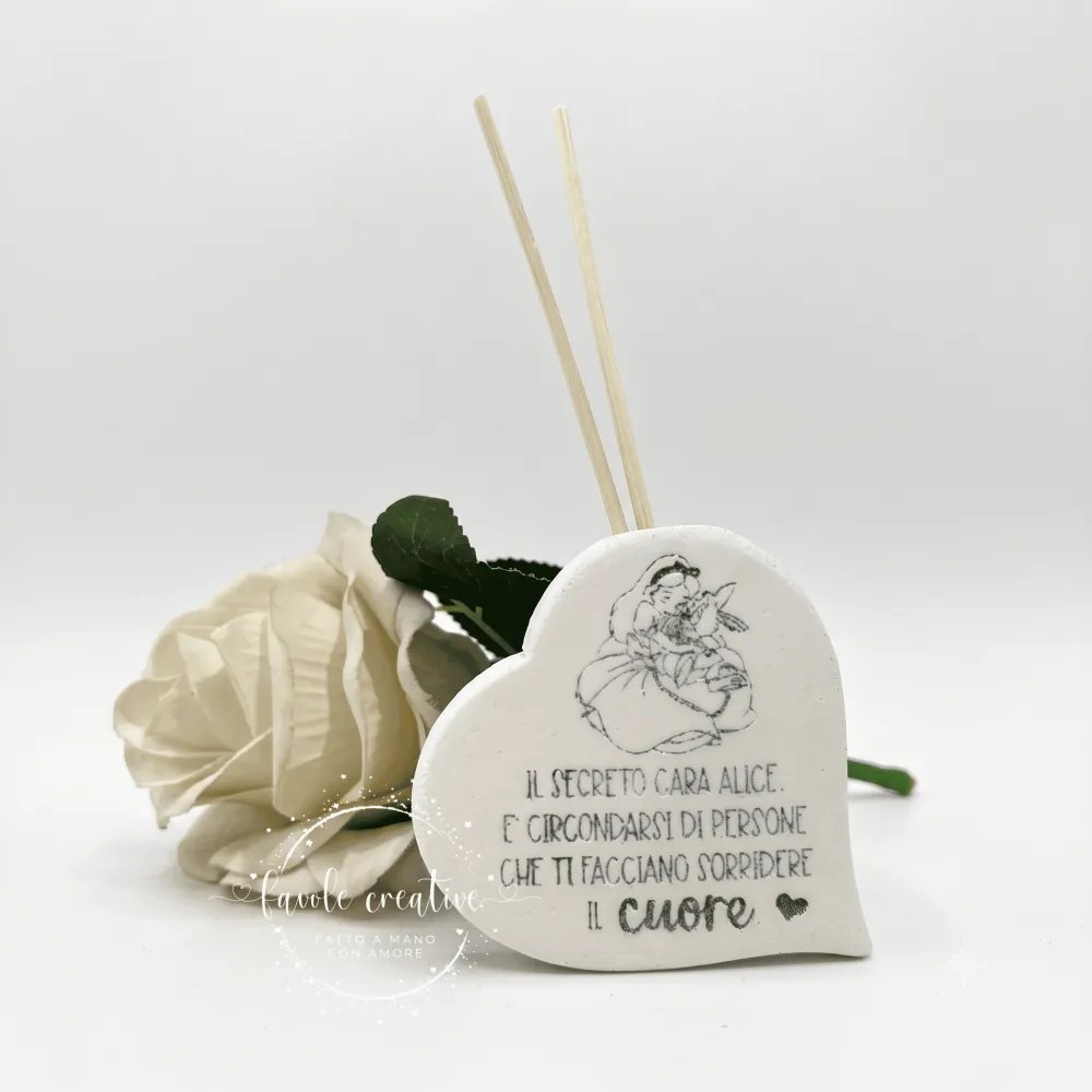 Cuore Profumato Alice Nel Paese Delle Meraviglie | Frase Incisa Colorata per Bomboniere Battesimo, Nascita, Compleanno