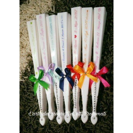 Ventagli Matrimonio Multicolor Personalizzati per Ospiti in Chiesa