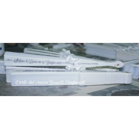 Ventaglio Matrimonio Elegante Bianco con Fiocco e Scritta Grigia Personalizzata