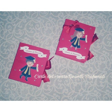 Scatola porta confetti LIBRO CON RAGAZZA/O E NOME LAUREA