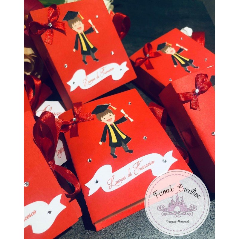 Scatola porta confetti LIBRO CON RAGAZZO NOME LAUREA