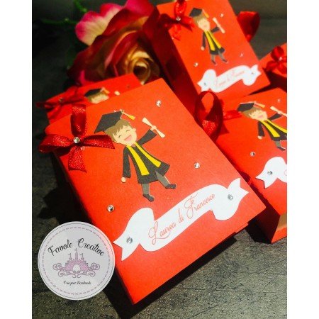 Scatola porta confetti LIBRO CON RAGAZZO NOME LAUREA