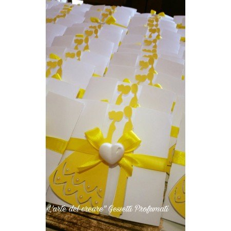 Invito Matrimonio con Sposi Intagliati e Gessetto a Cuore – Eleganza Personalizzata